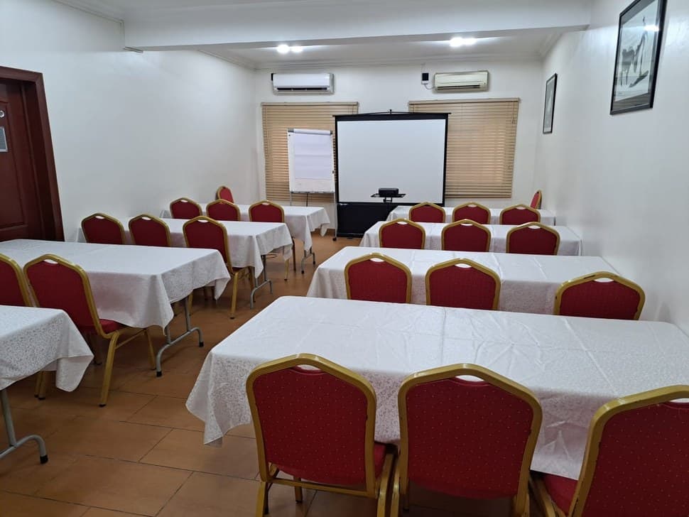 Projector, screen and flip chart